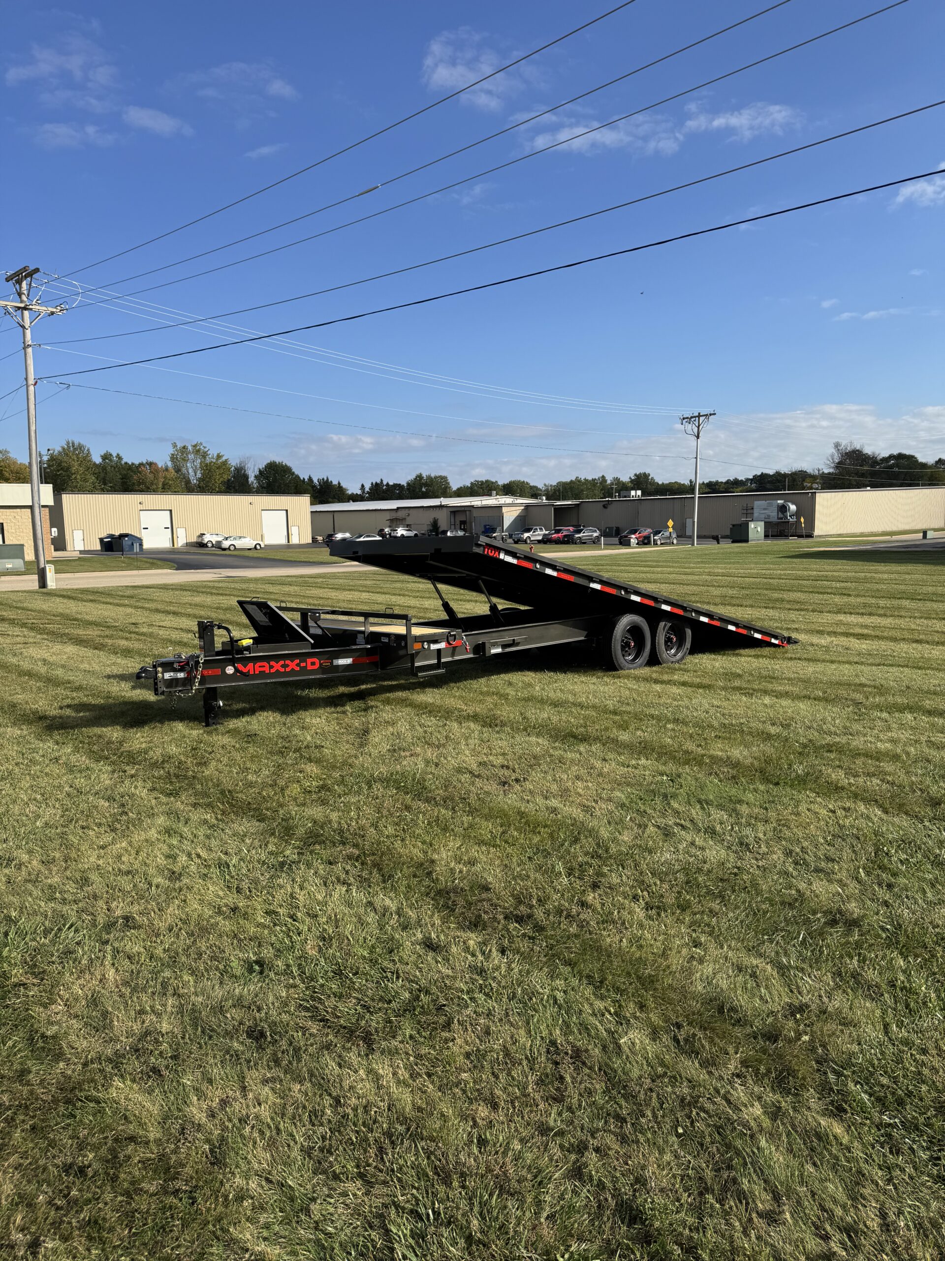 MAXX-D TOX 102’x24′ | 17.5K GVWR POWER TILT DECKOVER TRAILER