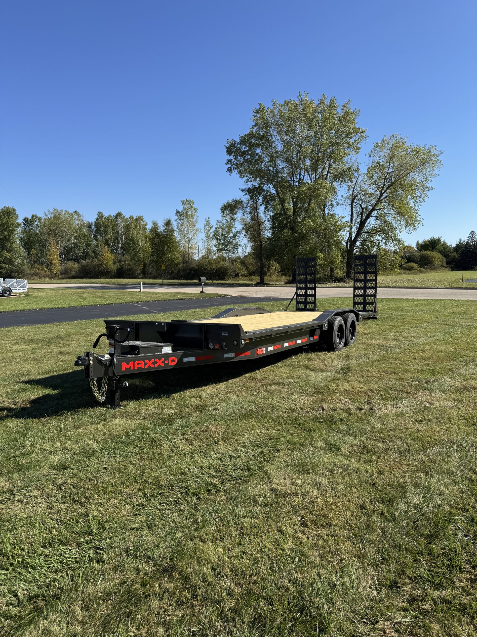 MAXX-D 102″X24′ H8X 8″ CHANNEL BUGGY HAULER | 17.5K GVWR –DRIVE OVER FENDERS