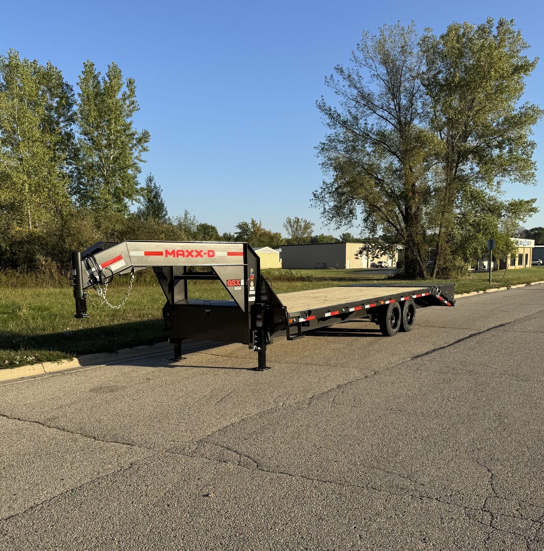 MAXX-D 102″X25′ GSX SINGLE WHEEL FLATBED GOOSENECK | 17.5K GVWR