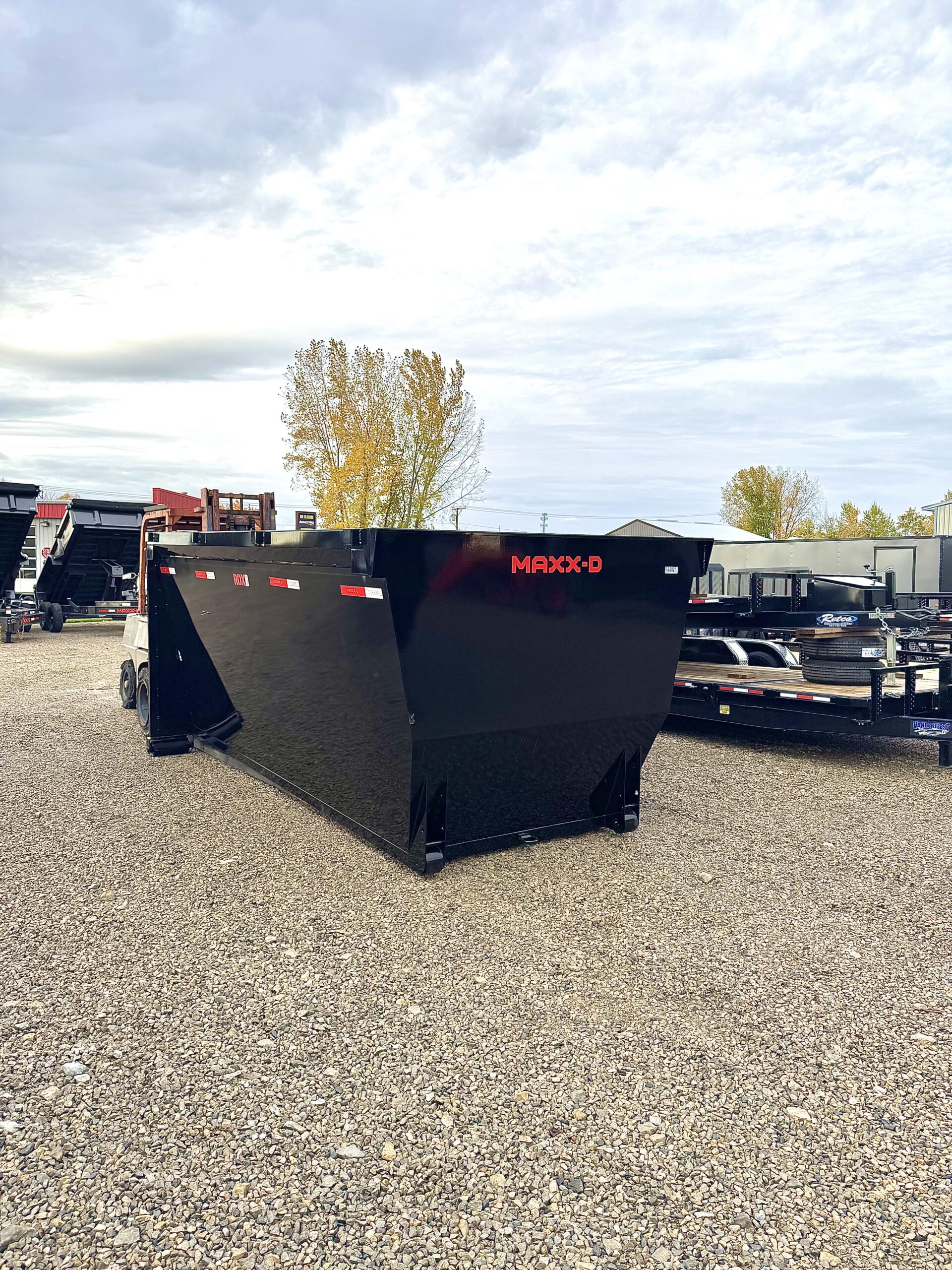 MAXX-D DUMPSTER BIN – 6′ SIDES (20 YARD)