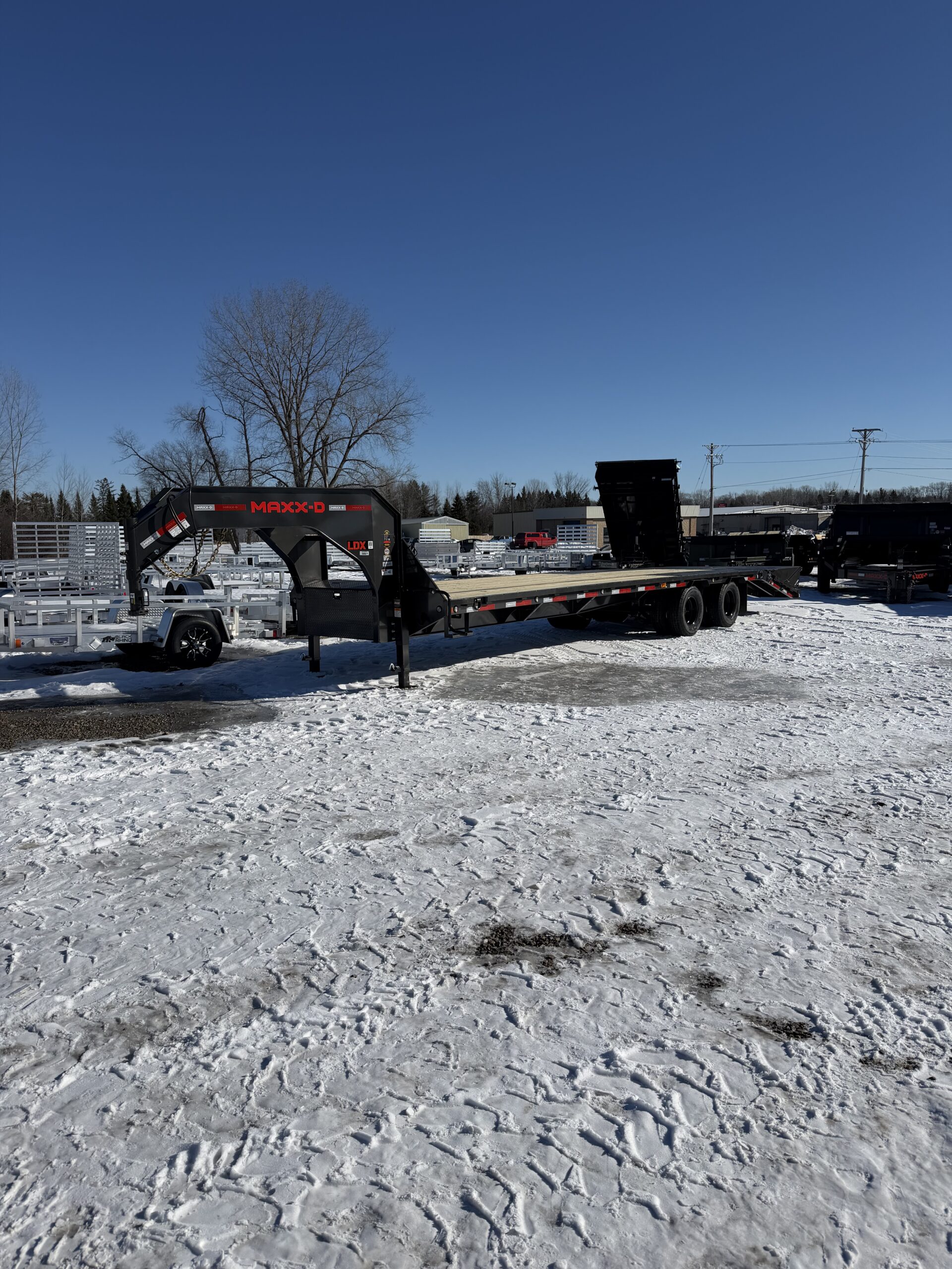 MAXX-D LDX 102″x30′ Low Profile Goosneck Trailer | Tandem Dual Flatbed | Engineered Beam 25K GVWR