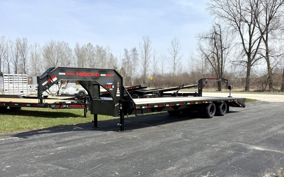 MAXX-D LDX 102″x30′ Low Profile Goosneck Trailer | Tandem Dual Flatbed | Engineered Beam 25K GVWR