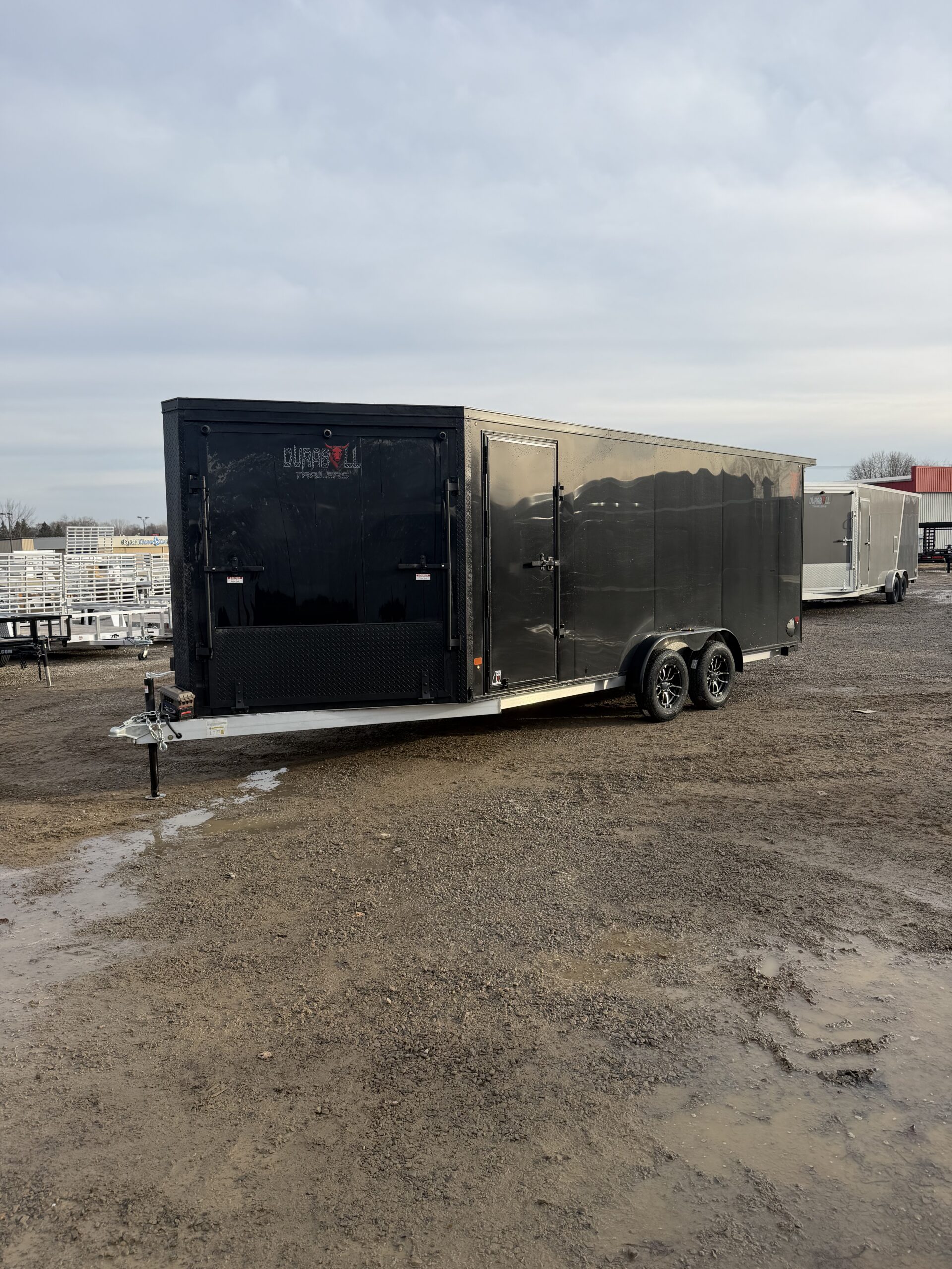 DURABULL 23′ INLINE ALUMINUM TRAILER WITH SNOW PACKAGE -BLACKOUT