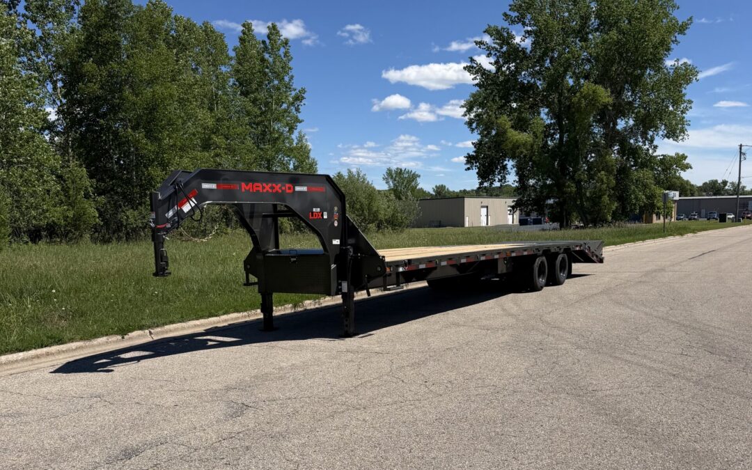 MAXX-D 102″x32′ LDX Low Profile Gooseneck Trailer | Tandem Dual Flatbed 15K AXLES